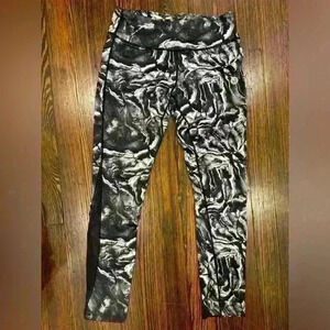 Lululemon High Times Peek A Boo Black White Leggings Sz 2